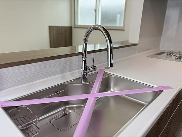 スタイリッシュなグースネック水栓！洗い物がしやすいワイドなステンレスシンクです☆