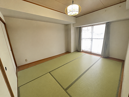 和室6帖壁紙天井畳表替え済み※AI画像生成にて荷物削除画像