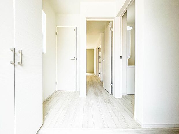 玄関扉を開くとゆったりとした空間。この感動を現地で是非体感してみて下さい。