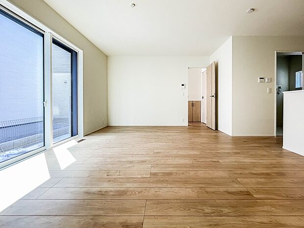 うららかな陽射しがどのお部屋にも降り注ぎますように、快適さを追求した間取設計。得難い立地環境での生活を恵みの豊かな永住の地へと変えてくれます。