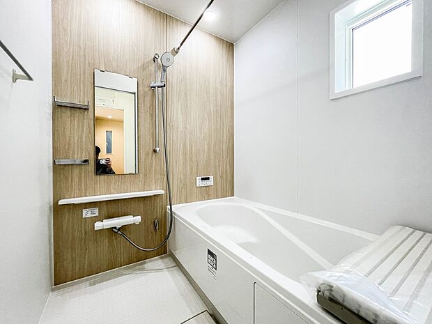 冬場にはヒヤッとしないように暖房機能、梅雨の時期には乾燥等、機能的で清潔感溢れる浴室。快適・清潔な空間で心も体もオフになる時間を楽しむことが可能です。