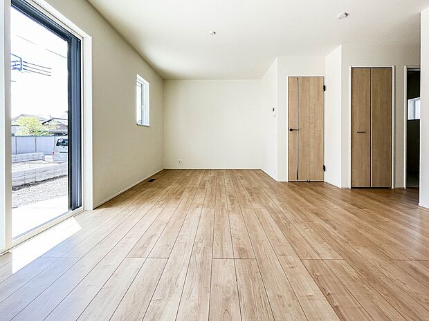 整然とした空間演出、快適な理想の暮らしの実現は家のみの拘りではなく、そこで暮らす方々にとって素敵な環境であることも挙げられると思います。四季折々の変化が奏でる鼓動を楽しんで下さい。