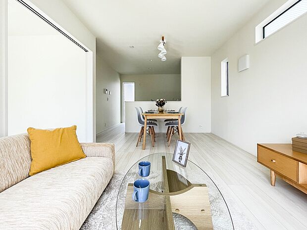 うららかな陽射しがどのお部屋にも降り注ぎますように、快適さを追求した間取設計。得難い立地環境での生活を恵みの豊かな永住の地へと変えてくれます。