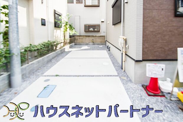 駐車場がある戸建を持つ最大のメリットは、駐車場代金を支払い続ける必要がないことです。賃貸住宅に住んでいる方が、戸建の購入を考えるきっかけに挙げることが多いようです。
