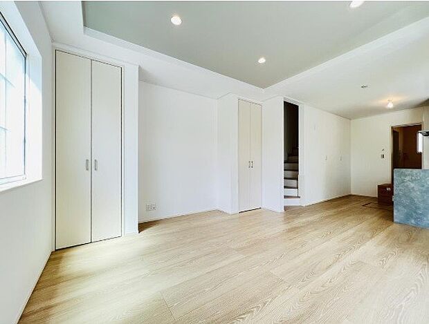 インテリアショップで見掛けた「あの家具」も置ける、ゆったりとした空間。時に広さが上質な寛ぎの時間になる事も。