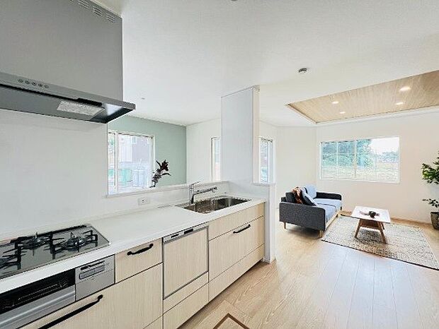 家族の様子を見ながらキッチンでお料理。一日の出来事を会話しながらの家事は嬉しいコミュニケーション。