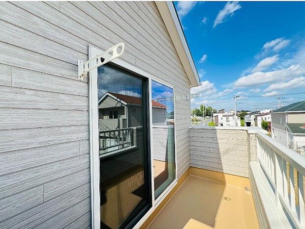 洗濯物を干したり、布団を干したり、ゴミを一時保管したり…　