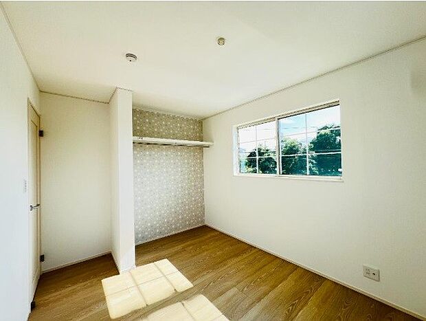 陽射しがぽかぽかと差し込むお部屋は湿気やカビの心配も減るので快適に過ごせます。