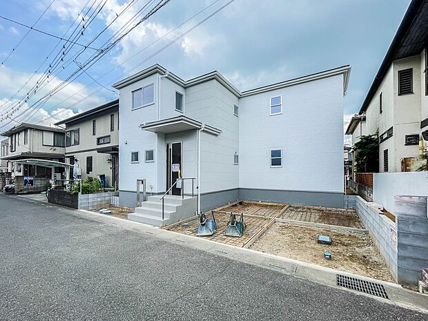 カースペースは並列で2台分がOK。お友達が遊びに来ても、安心ですね。