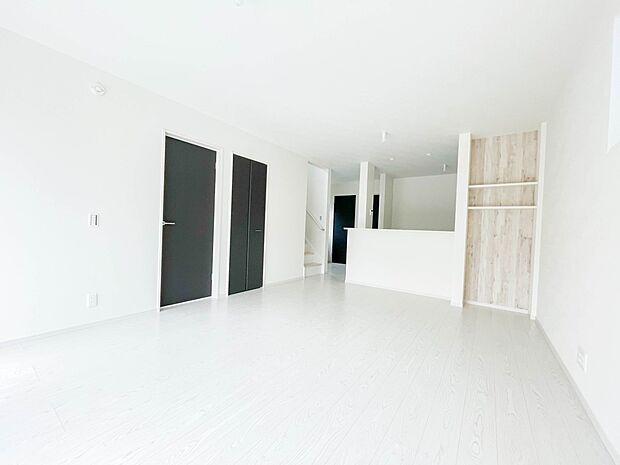 うららかな陽射しがどのお部屋にも降り注ぎますように、快適さを追求した間取設計。得難い立地環境での生活を恵みの豊かな永住の地へと変えてくれます。