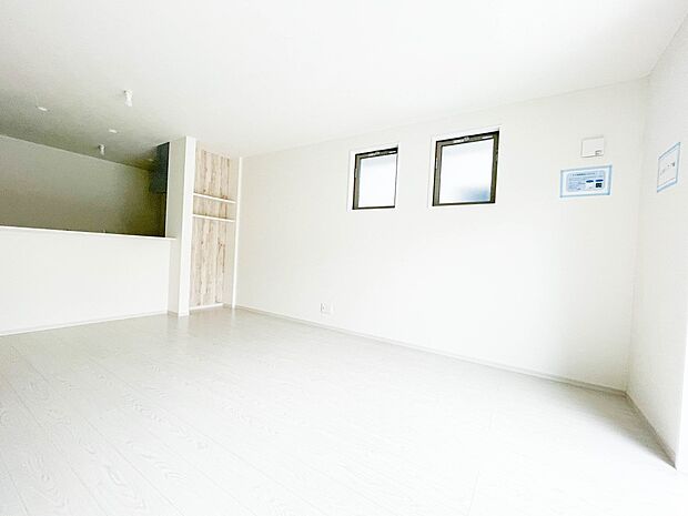 カウンターキッチンなら、リビングで遊ぶ子供の様子を見ながら料理ができるので安心です。料理を運んでもらったり、子供にお手伝いしてもらいやすいのもいいですね♪