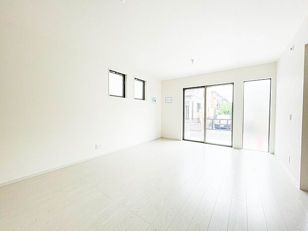 陽だまりのある光彩豊かなリビングは、何よりも快適で心休まる時間を過ごせます。