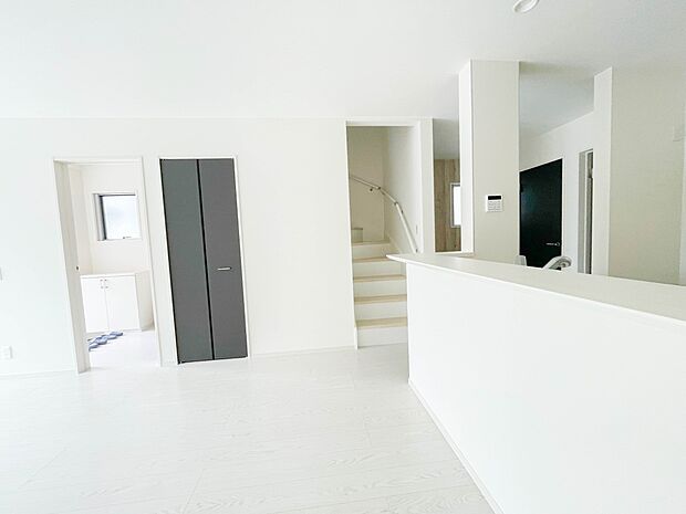 カウンターがあると配膳が楽なことがメリットの一つ。後片付けをするときも、ダイニングテーブルからあまり動かずに流し台へ運ぶことができるので便利です♪