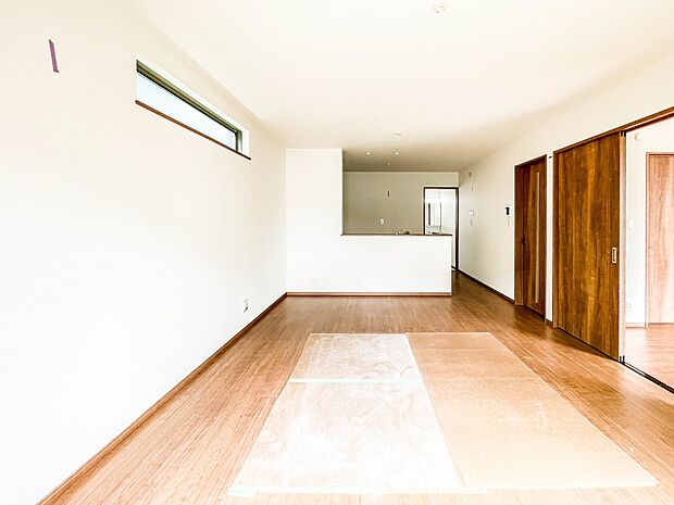 通風・採光に優れ、心地よい光と風が溢れています。 贅沢で豊かな居住性と、プライドを満たすクオリティが見事に調和した住空間。新築ならではの快適なひとときをご体感頂ける筈です。