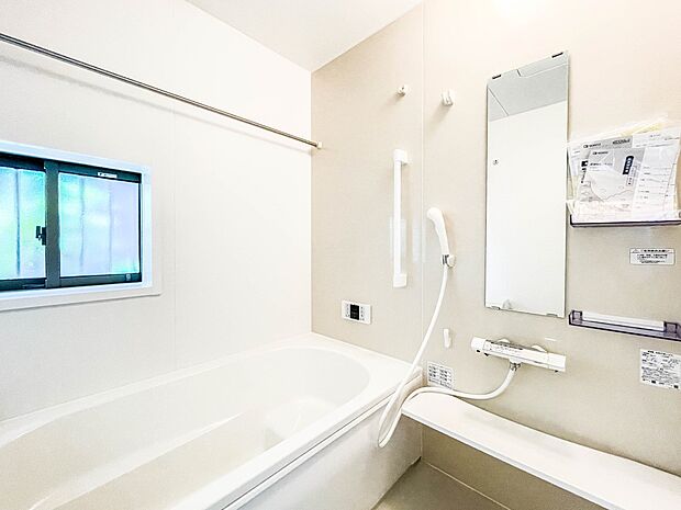 清潔を基調とした浴室は家族と一緒にお風呂に入れる広さです。楽しく癒しの一時を・・。