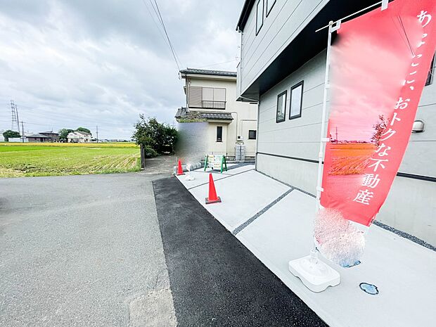 駐車場がある戸建を持つ最大のメリットは、駐車場代金を支払い続ける必要がないことです。賃貸住宅に住んでいる方が、戸建の購入を考えるきっかけに挙げることが多いようです。