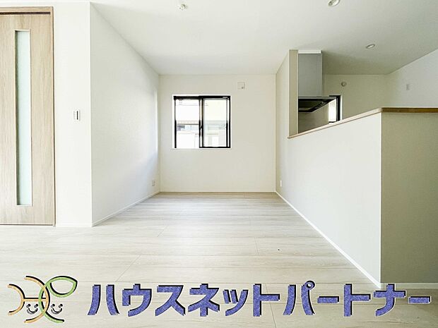 明るく開放的なオープンキッチン。家族とのコミュニケーションが取りやすく、みんなの笑顔が溢れます。