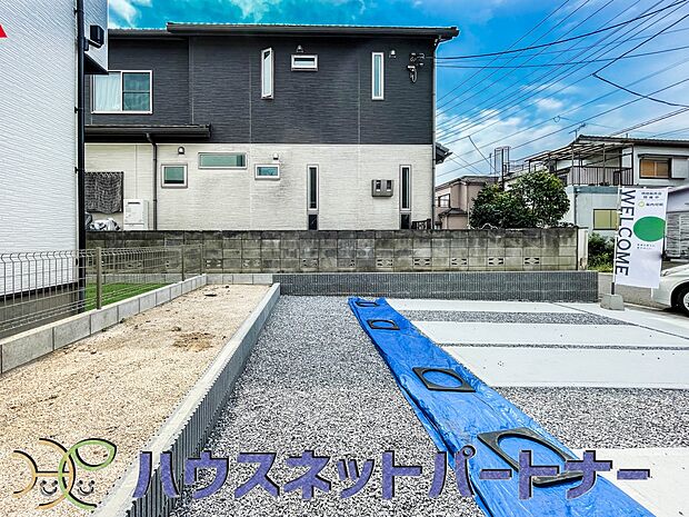 戸建ての購入を検討することになったきっかけに「駐車場を持てること」を挙げる方が多くいらっしゃいます。駐車場代金を支払続ける必要がないことは、駐車場付き戸建を持つ最大のメリットです。