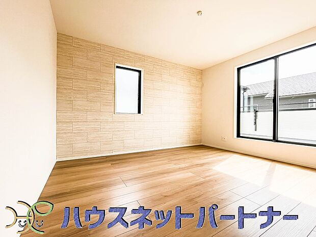 2面窓のある風通しの良いお部屋は心も体も元気にしてくれます。自分だけのお部屋作りを楽しんでみては。