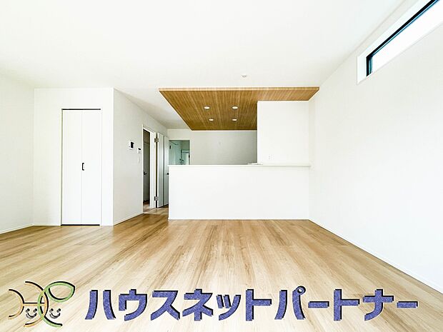 通風・採光に優れ、心地よい光と風が溢れています。 贅沢で豊かな居住性と、プライドを満たすクオリティが見事に調和した住空間。新築ならではの快適なひとときをご体感頂ける筈です。