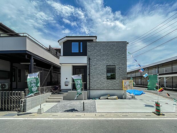 豊かで快適な暮らしを。ここから始まる「日常」はご家族にとってかけがえのない時間となります。少しでも豊かに、快適に。そんな想いから本邸宅は生まれました。