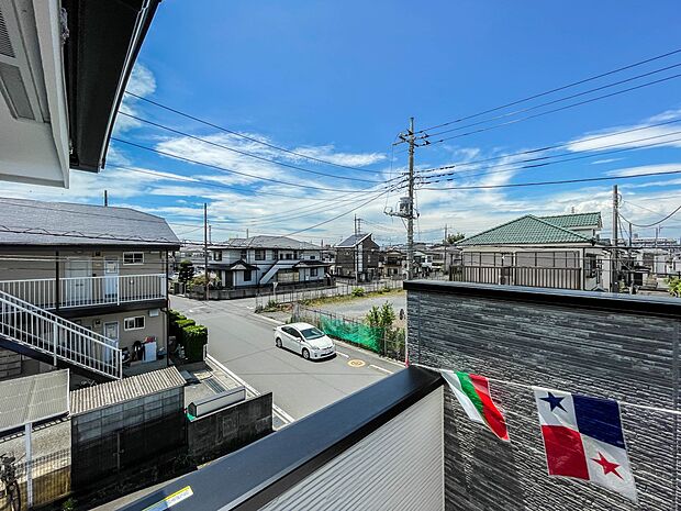 洗濯物を干したり、布団を干したり、ゴミを一時保管したり…