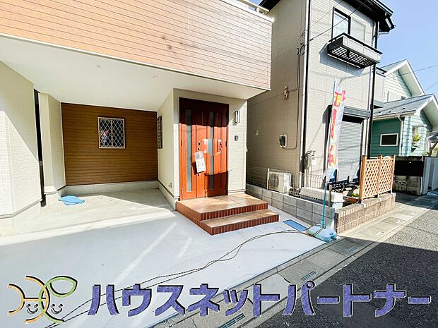 玄関の扉を開けると家族の待つお家。幸せを感じる瞬間です。