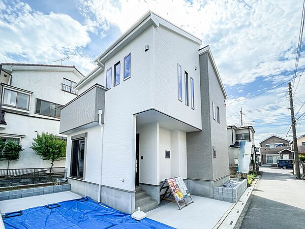 前面道路でお車を駐車するのも楽々。