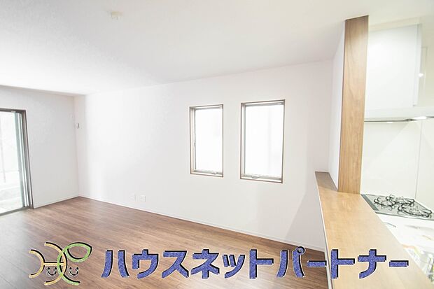 明るく開放的なオープンキッチン。家族とのコミュニケーションが取りやすく、みんなの笑顔が溢れます。