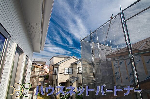 朝の澄んだ空気や、夕方に吹く清々しい風を五感で感じられるバルコニー。住まいの中で唯一屋外にあって、本当の自然を感じられるスペースです。