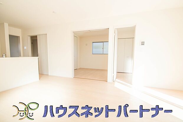 陽だまりのある光彩豊かなリビングは、何よりも快適で心休まる時間を過ごせます。