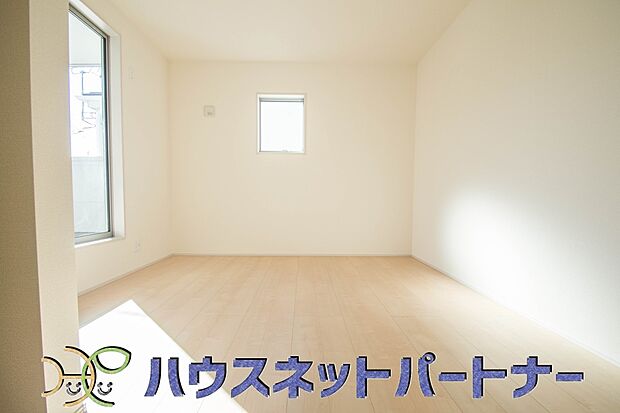 陽射しがぽかぽかと差し込むお部屋は湿気やカビの心配も減るので快適に過ごせます。