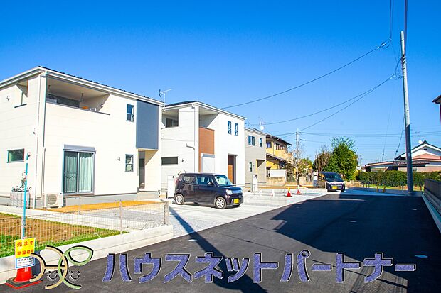 前面道路でお車を駐車するのも楽々。