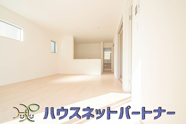 家族の温かさと陽光の暖かさ、楽しい毎日と明るい未来を予感させる「空間が織り成すひとつ先の住み心地」を演出します。