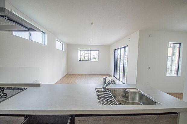 インテリアショップで見掛けた「あの家具」も置ける、ゆったりとした空間。時に広さが上質な寛ぎの時間になる事も。