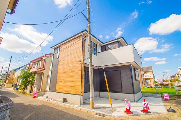 前面道路の日当たりの良い明るいお家。