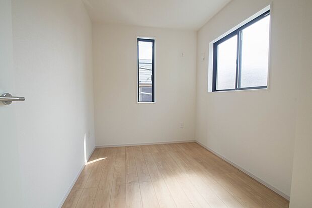 各部屋を最大限に広く使って頂ける様、全居住スペースに収納付。プライベートルームはゆったりと快適に。