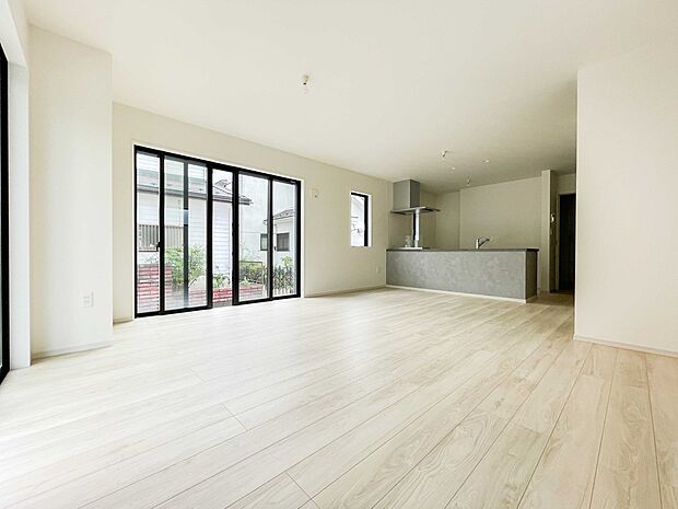 陽だまりのある光彩豊かなリビングは、何よりも快適で心休まる時間を過ごせます。