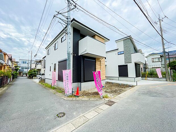 前面道路でお車を駐車するのも楽々。