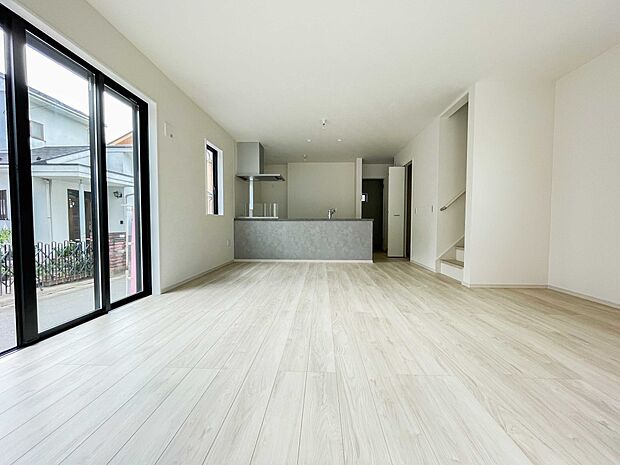 インテリアショップで見掛けた「あの家具」も置ける、ゆったりとした空間。時に広さが上質な寛ぎの時間になる事も。