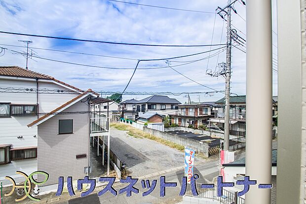 朝の澄んだ空気や、夕方に吹く清々しい風を五感で感じられるバルコニー。住まいの中で屋外にあって、本当の自然を感じられるスペースです。