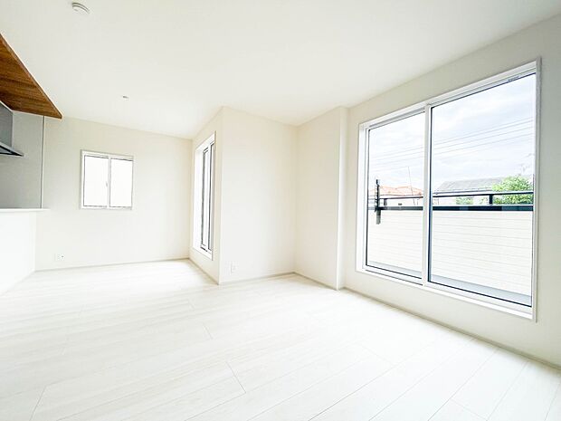 うららかな陽射しがどのお部屋にも降り注ぎますように、快適さを追求した間取設計。得難い立地環境での生活を恵みの豊かな永住の地へと変えてくれます。