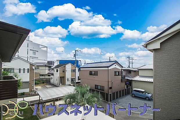 朝の澄んだ空気や、夕方に吹く清々しい風を五感で感じられるバルコニー。住まいの中で屋外にあって、本当の自然を感じられるスペースです。