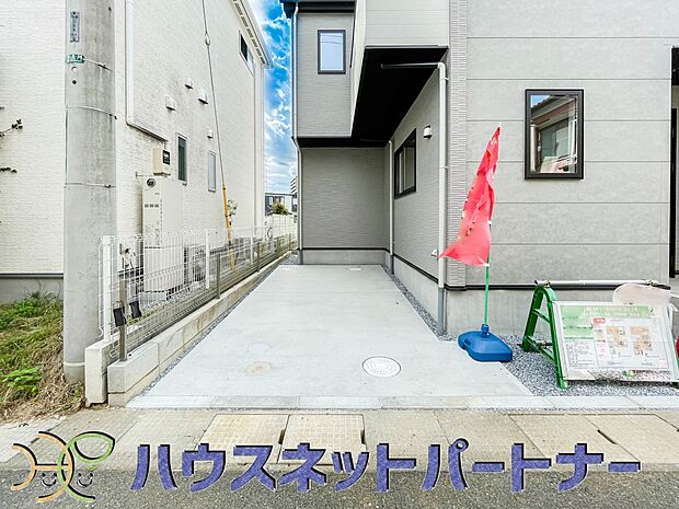 通勤や家族の送迎など、毎日の生活にマイカーが欠かせない方にとって駐車場は大事な条件。敷地内にカースペースがあれば、お出かけやお買い物の際の搬入出もらくらくです。