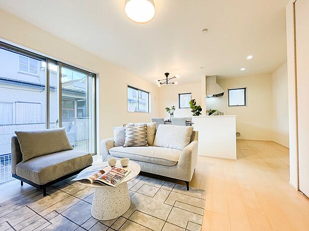 インテリアショップで見掛けた「あの家具」も置ける、ゆったりとした空間。時に広さが上質な寛ぎの時間になる事も。