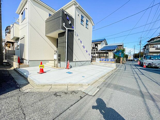 駐車場がある戸建を持つ最大のメリットは、駐車場代金を支払い続ける必要がないことです。賃貸住宅に住んでいる方が、戸建の購入を考えるきっかけに挙げることが多いようです。