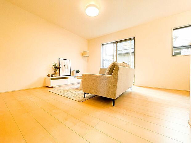 うららかな陽射しがどのお部屋にも降り注ぎますように、快適さを追求した間取設計。得難い立地環境での生活を恵みの豊かな永住の地へと変えてくれます。