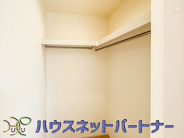 こんなに広いウォークインクローゼットが、2階のお部屋3箇所に付いています。