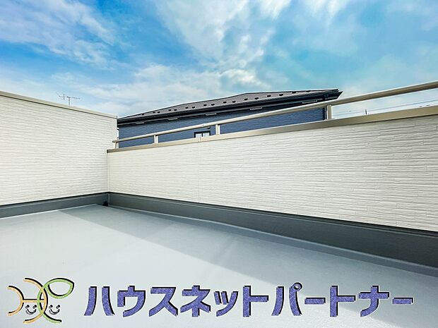 南バルコニーから差し込む陽光・通風は、住環境・快適性と共に有り続ける貴重な「財産」です。この新築戸建に住まう事で手に入れるものは、きっと日常にとっても貴重な存在となるはずです。