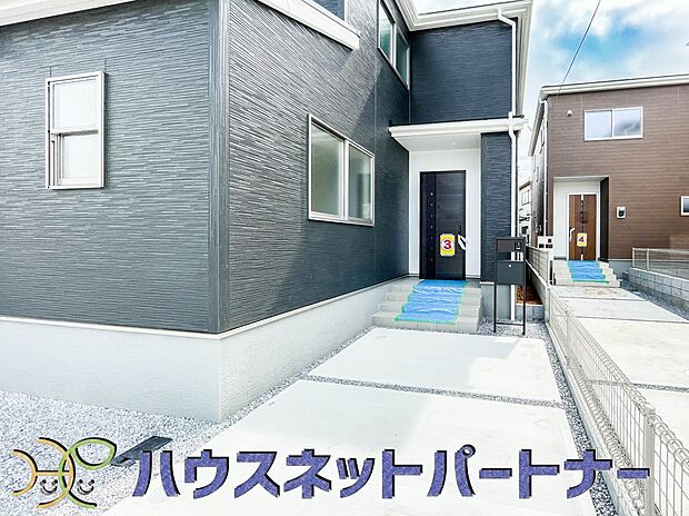 お客様も迎える玄関は高級感のある造りです。